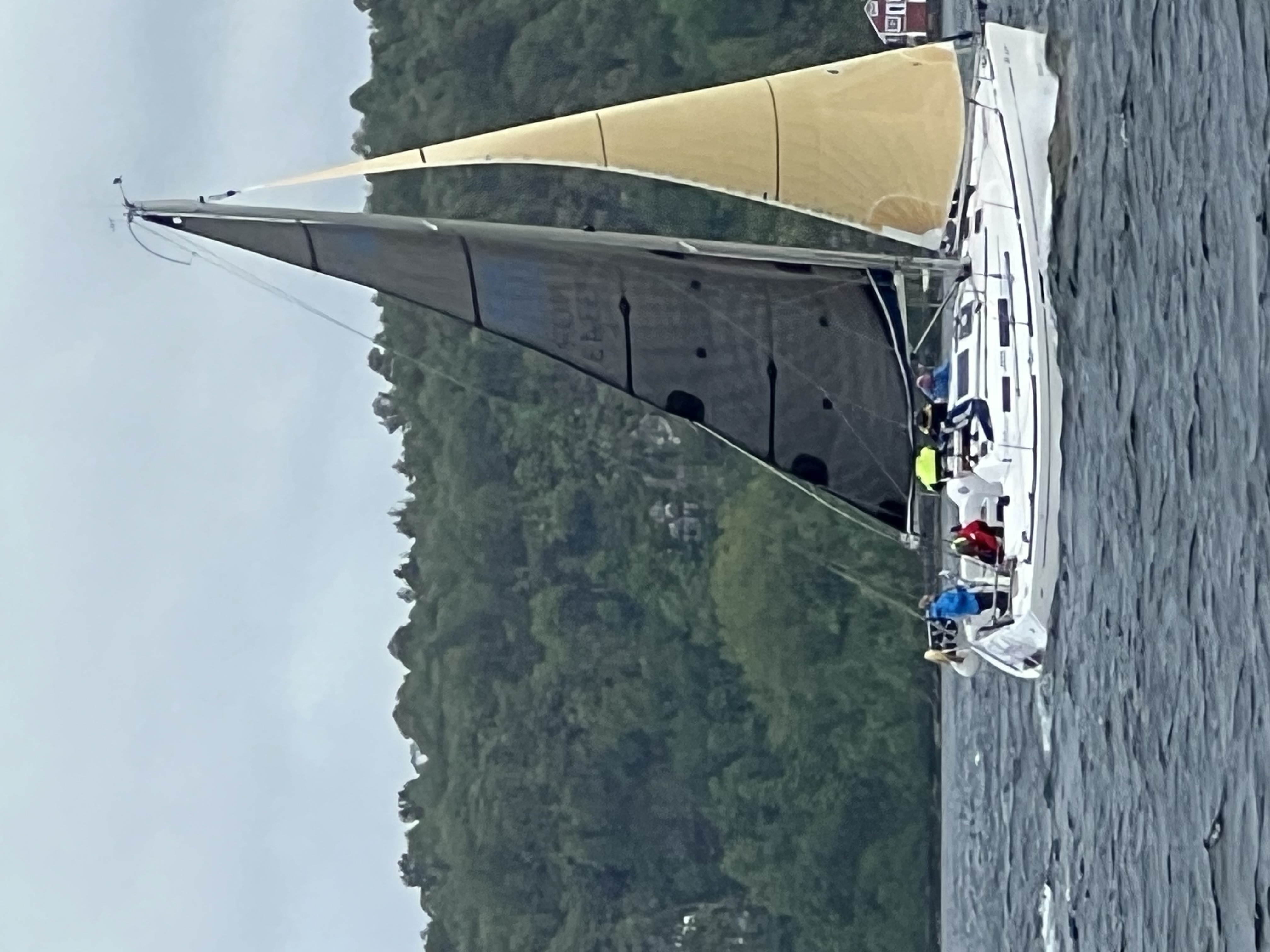 Bilete frå seglasen 27. mai ligg no i biletalbumet